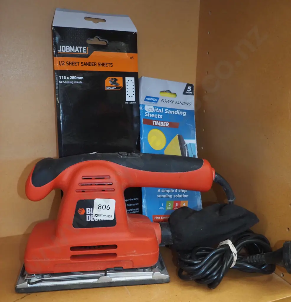 Black & Decker orbital sander and sheets Image 1++