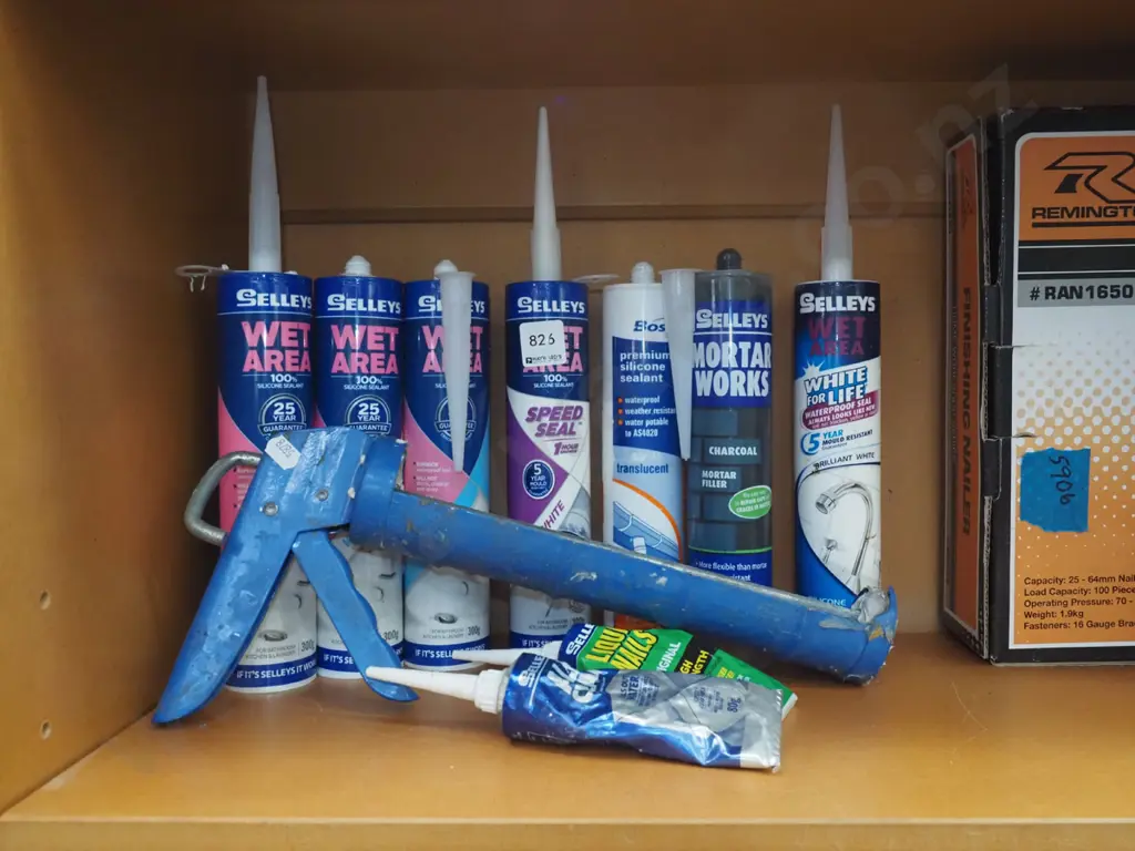 silicon and caulking gun Image 1++