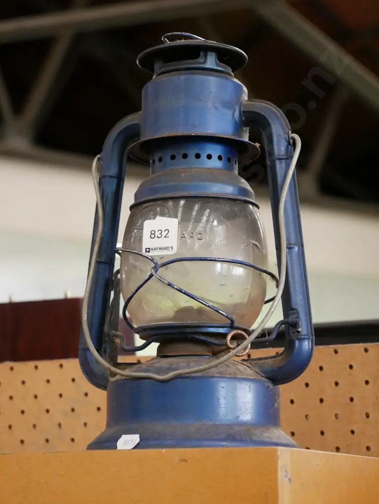 hurricane lantern Image 1++