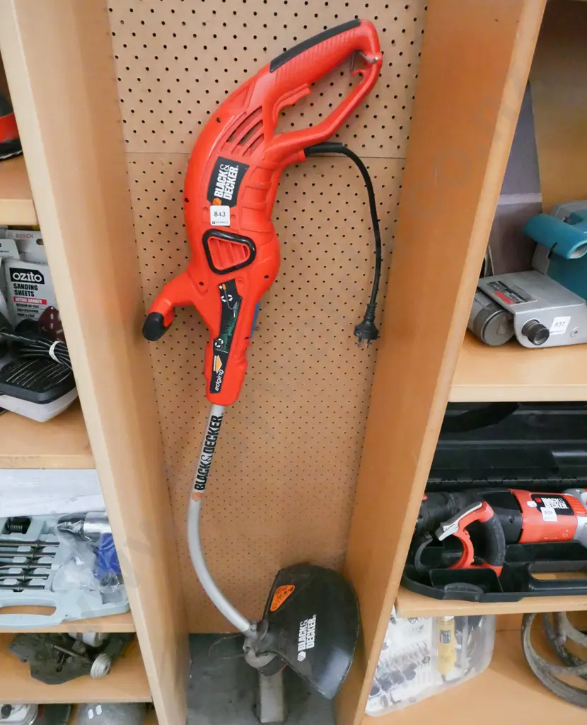 Black & Decker corded line trimmer Image 1++