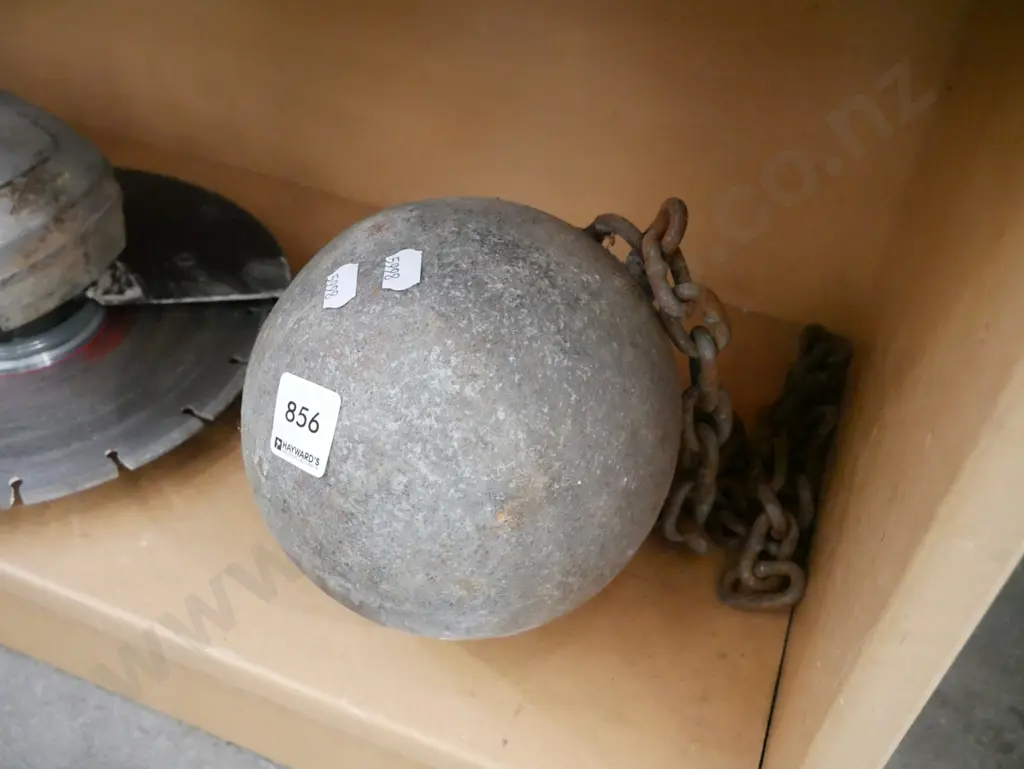 ball and chain Image 1++