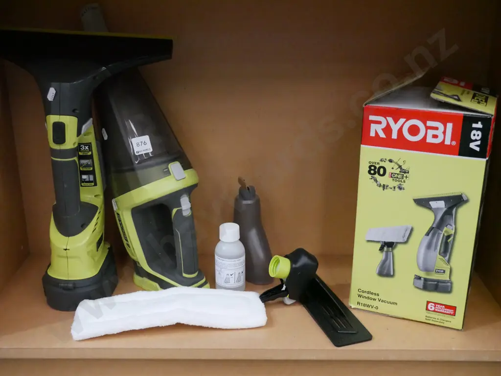 Ryobi 18v cordless window vacuum -  no charger Image 1++