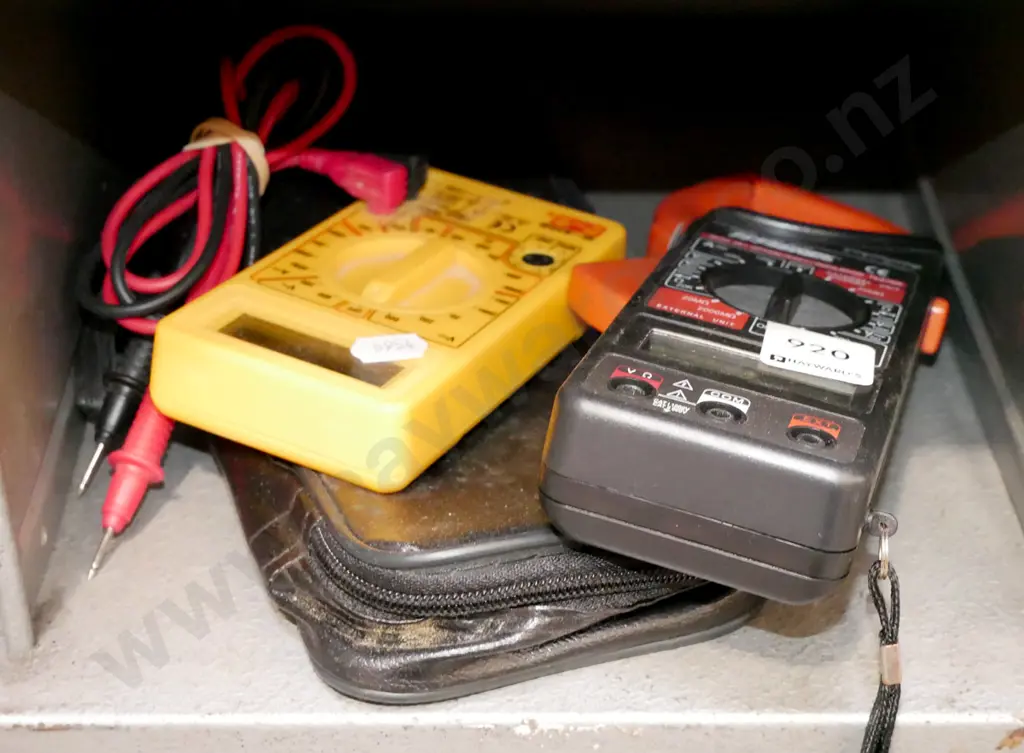 clampmeter, voltmeter Image 1++
