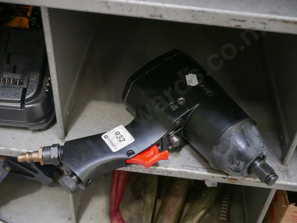 Blackridge air powered impact wrench Image 1++