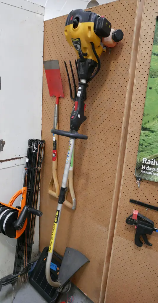 Talon 2 stroke line trimmer Image 1++