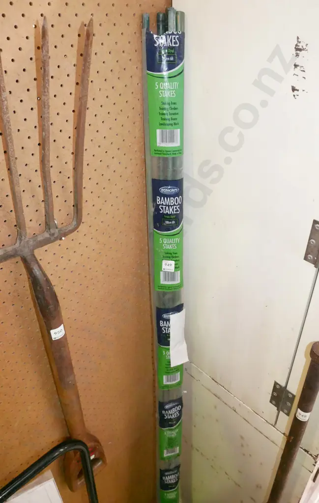 bag of bamboo stakes Image 1++