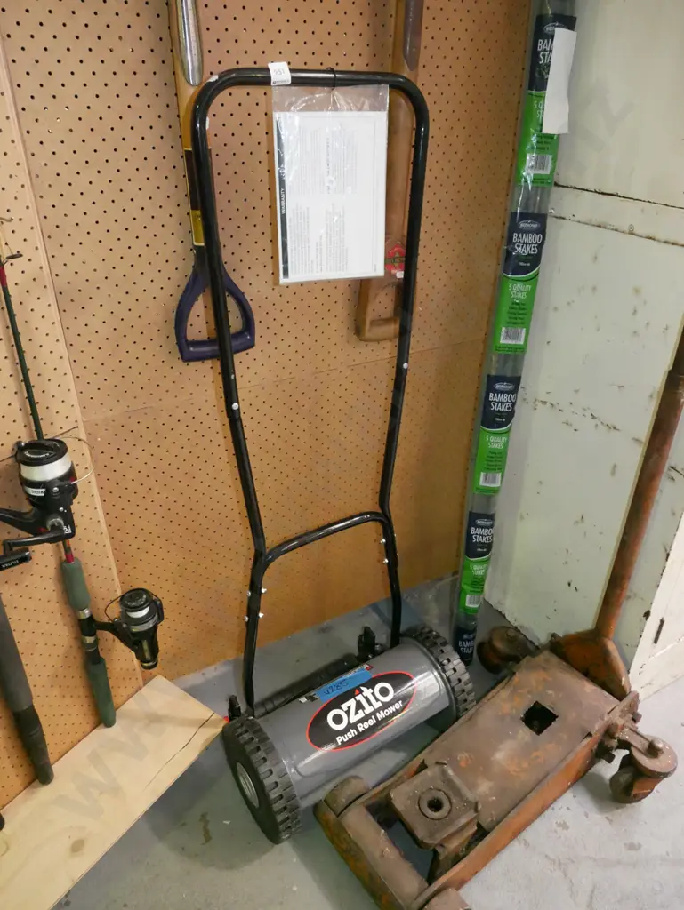 Ozito push mower - no catcher Image 1++