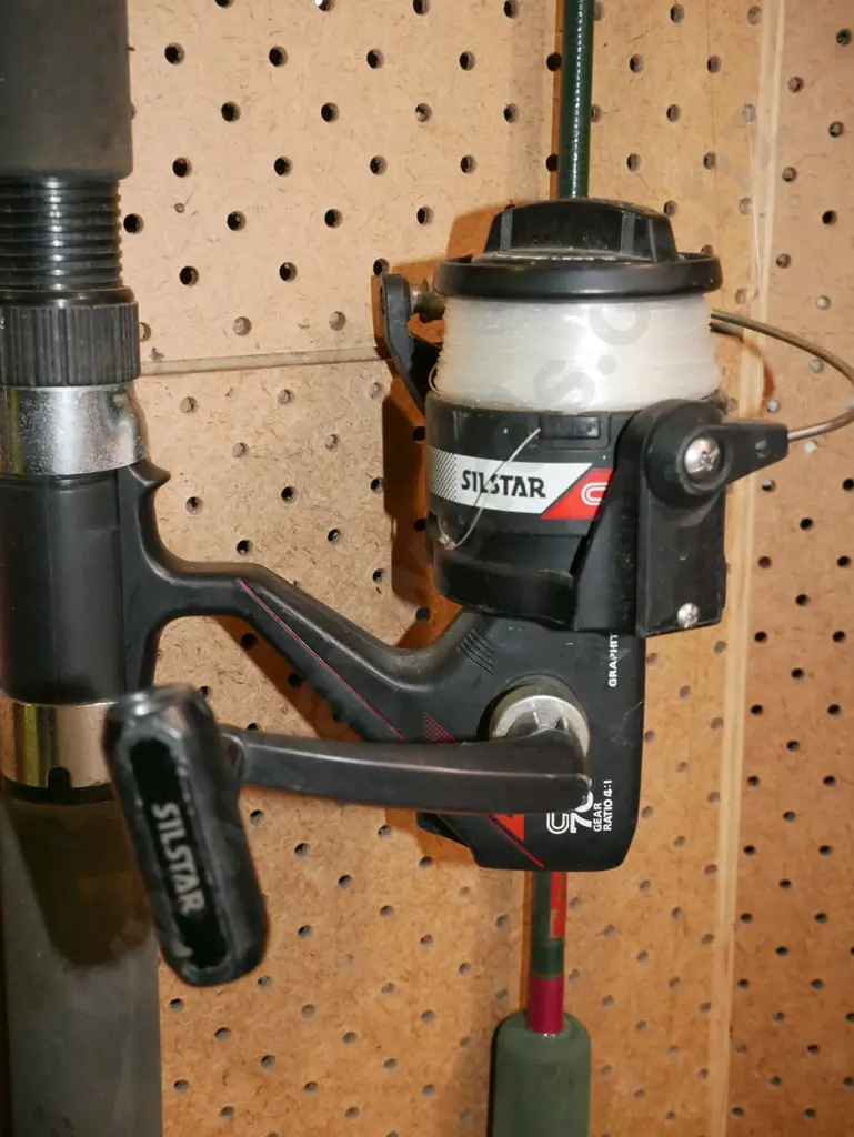 surfcaster, rod and reel Image 1++