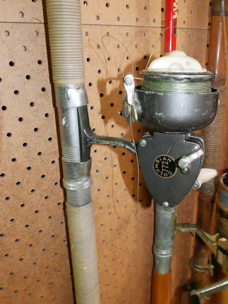 fishing rod and reel Image 1++