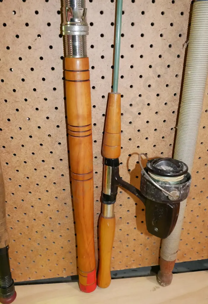 fishing rod, rod and reel - blue dots Image 1++