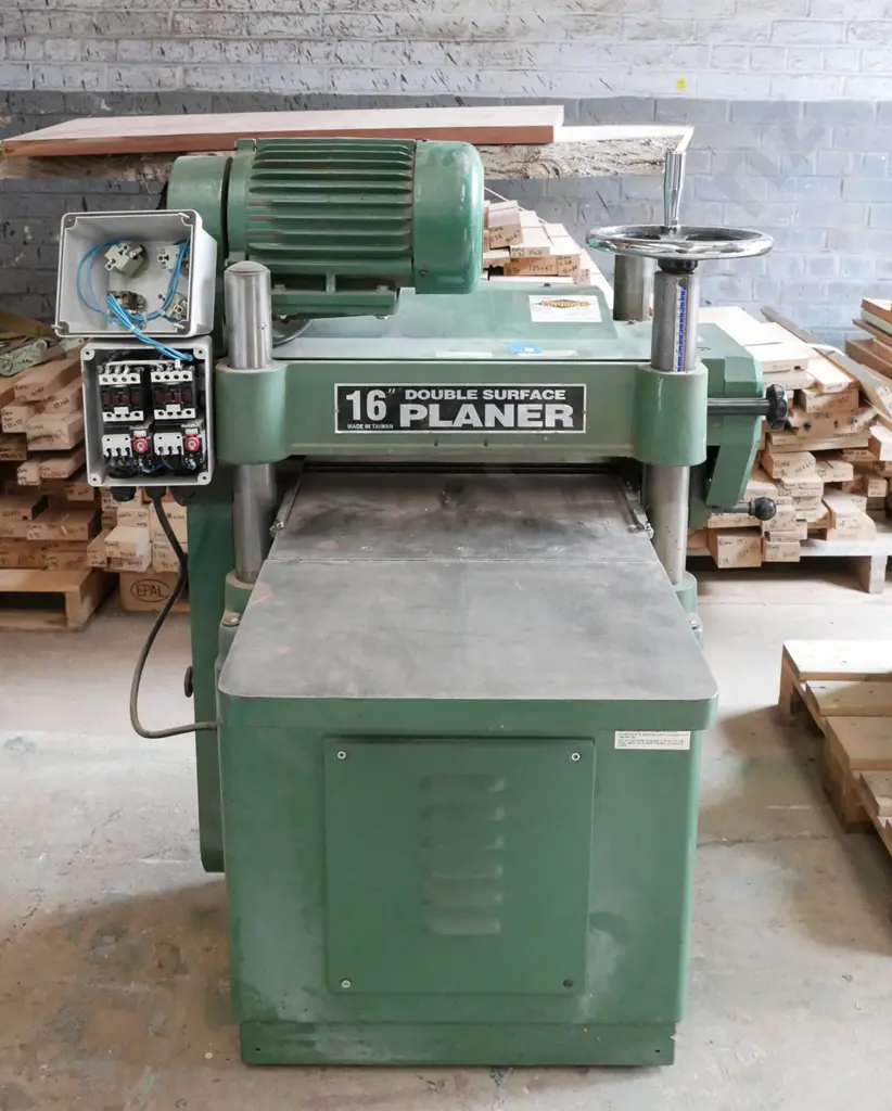 Taiwanese manufactured, Topmaq branded, 3 phase 400mm double surface thicknesser Image 1++