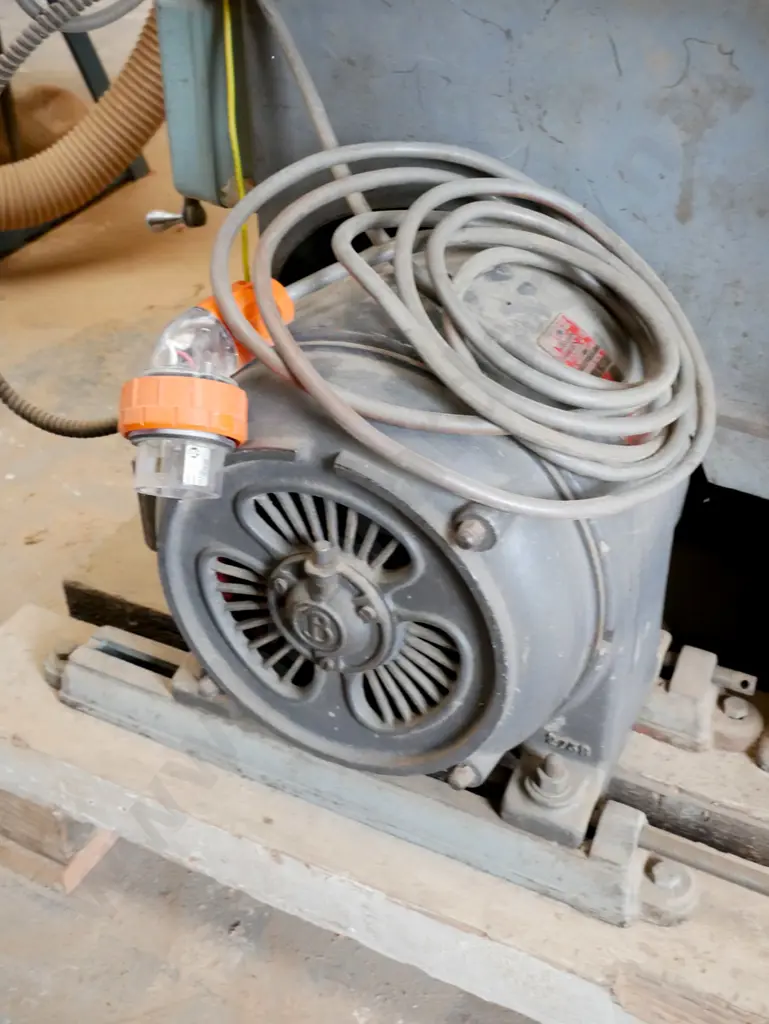 Commercial heavy-duty table saw with large 8hp 3 phase electric motor. Image 1++