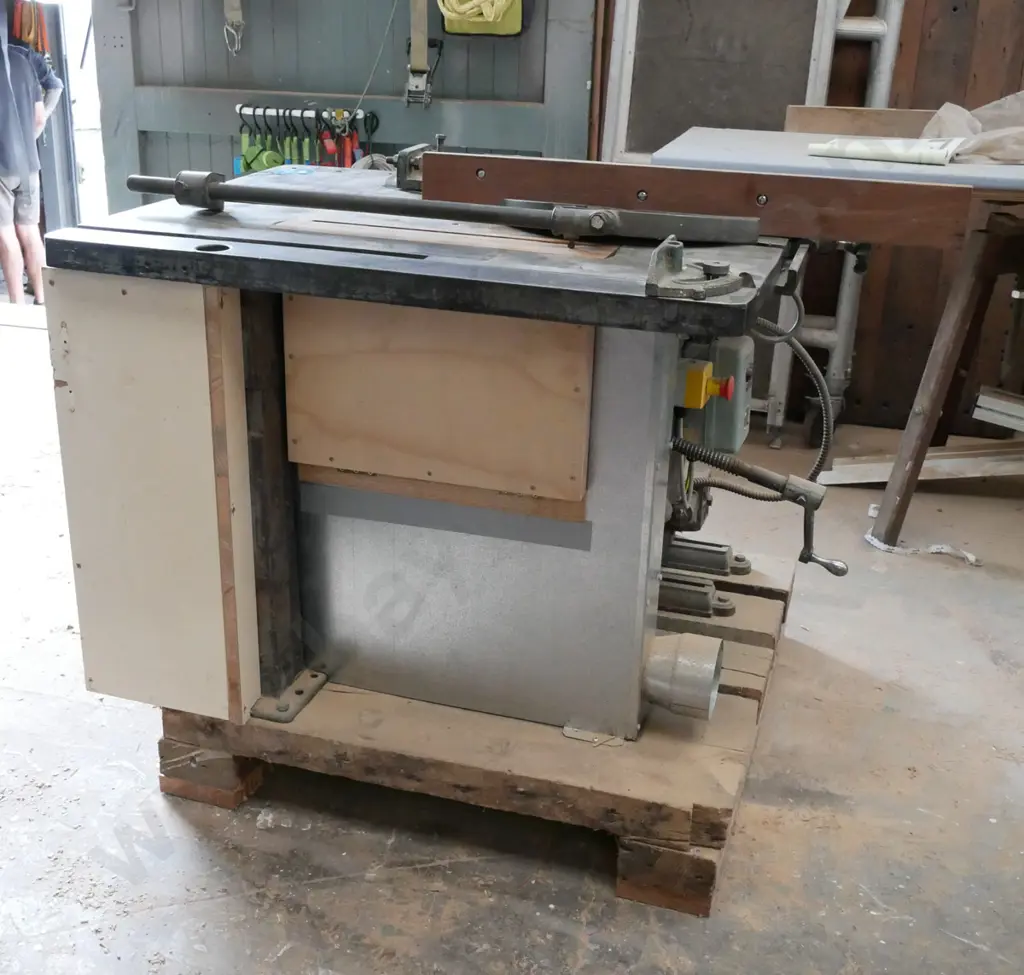 Commercial heavy-duty table saw with large 8hp 3 phase electric motor. Image 1++