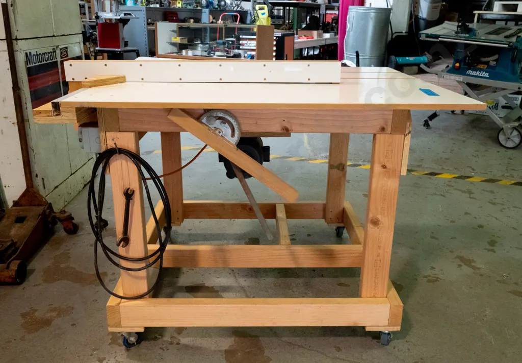 Large home made table saw, using a vintage Duro cast-metal housing & 750w motor. H-900 W-1300 D-1040 Image 1++