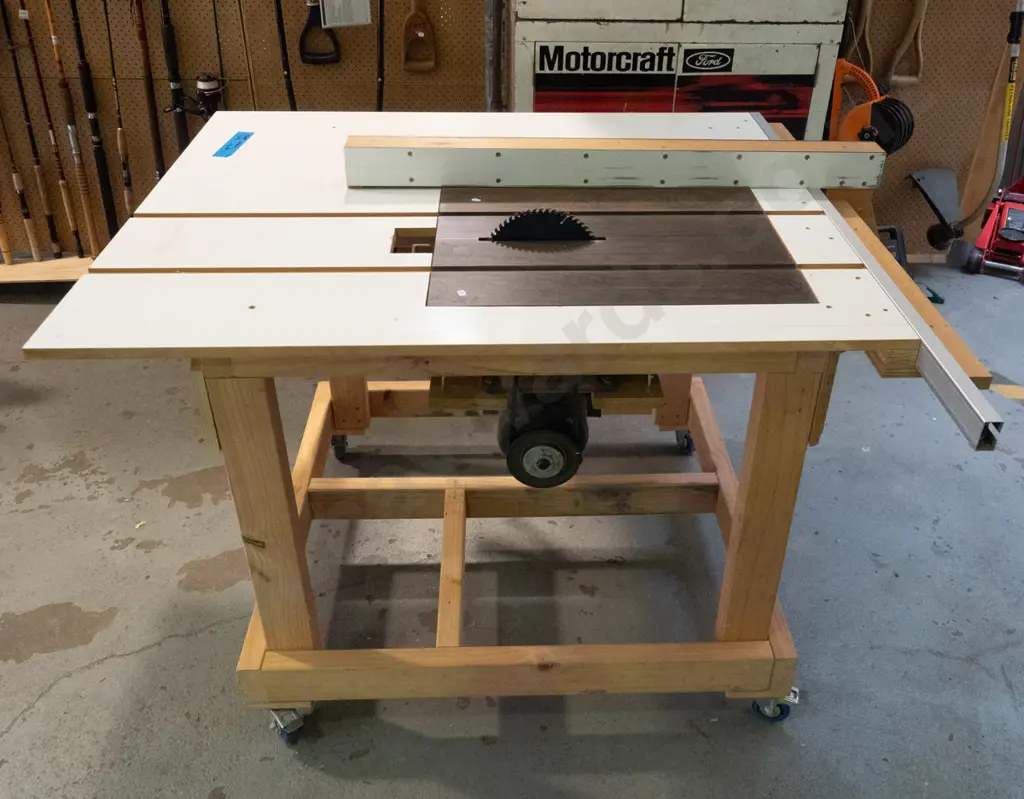 Large home made table saw, using a vintage Duro cast-metal housing & 750w motor. H-900 W-1300 D-1040 Image 1++