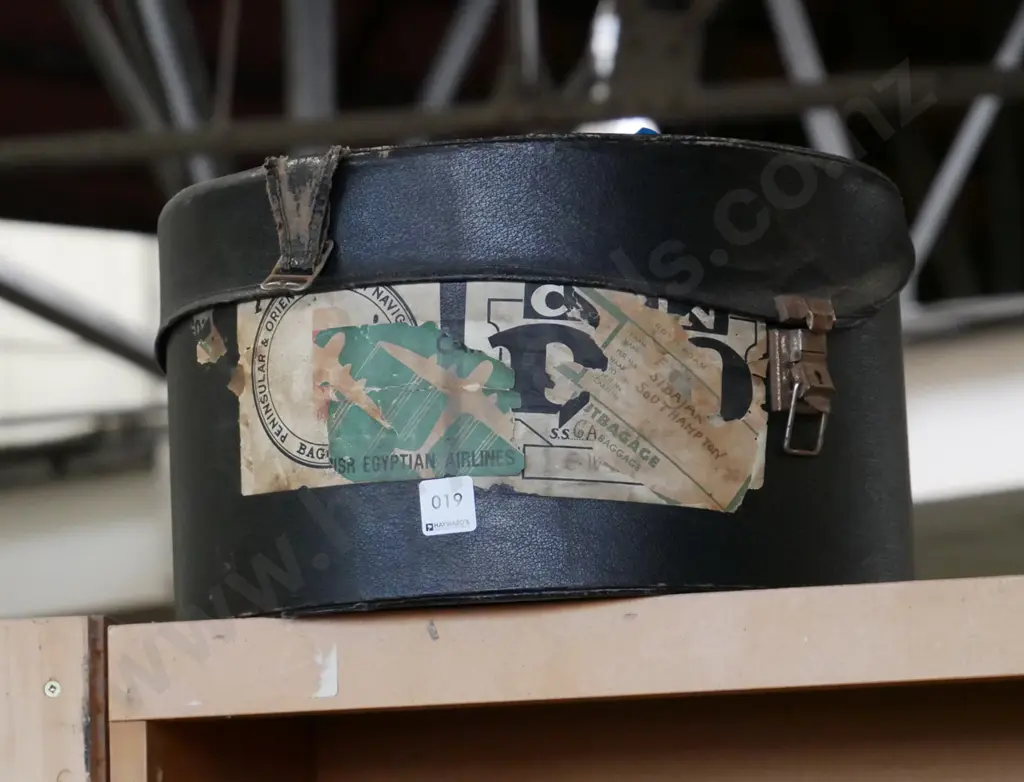 vintage hat box Image 1++
