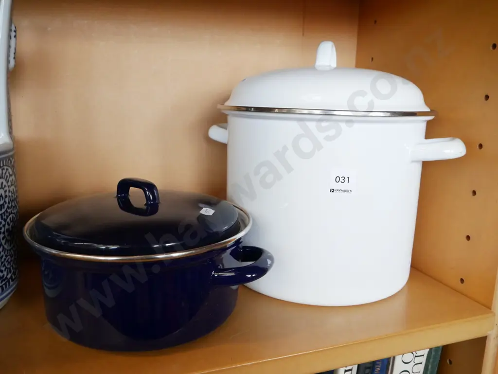 2x enamel lidded pots Image 1++