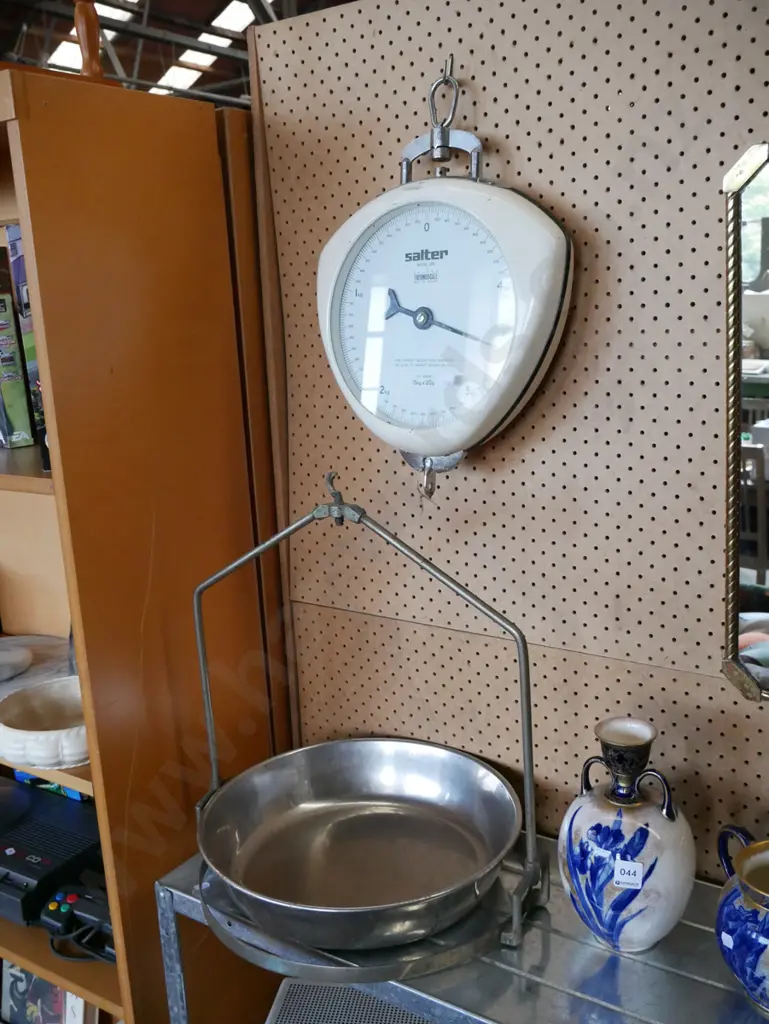 Salter grocer's scale - hook needs repair Image 1++