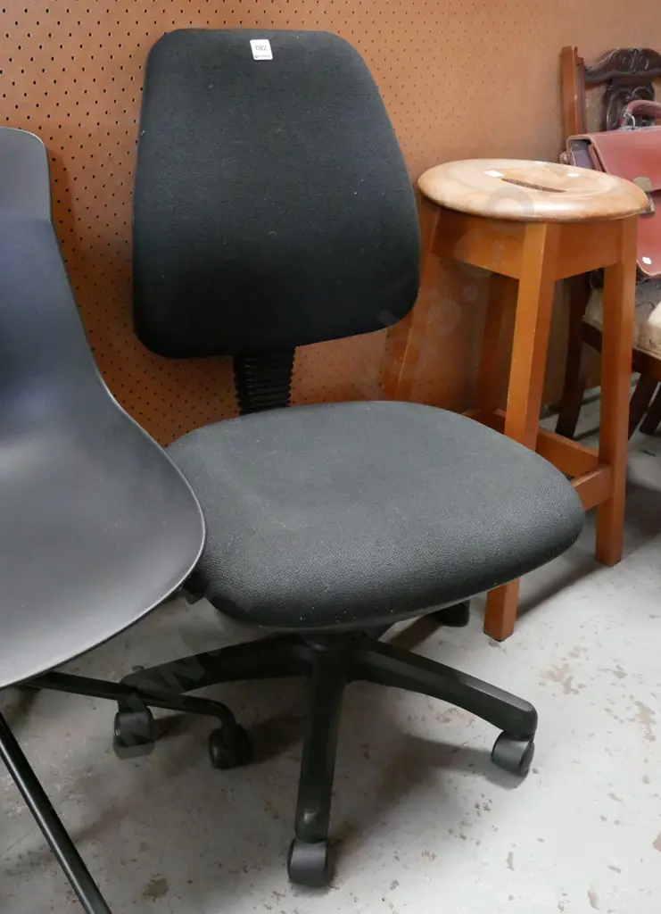 black office chair Image 1++