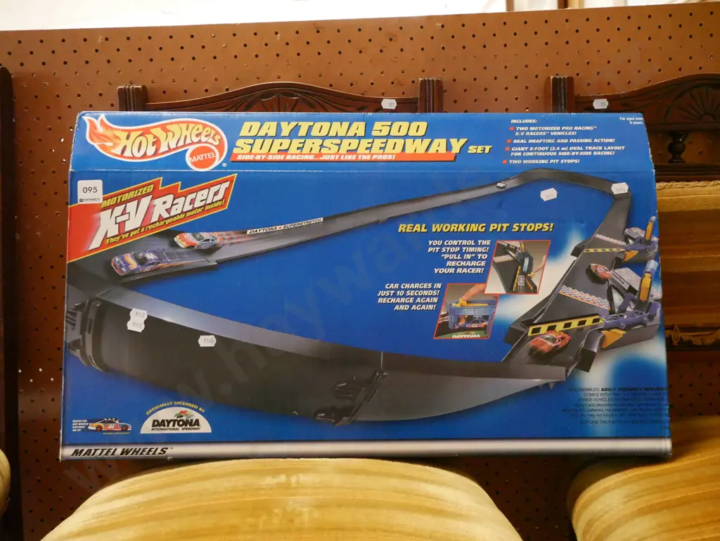 boxed Hotwheels Daytona 500 Super Speedway Image 1++