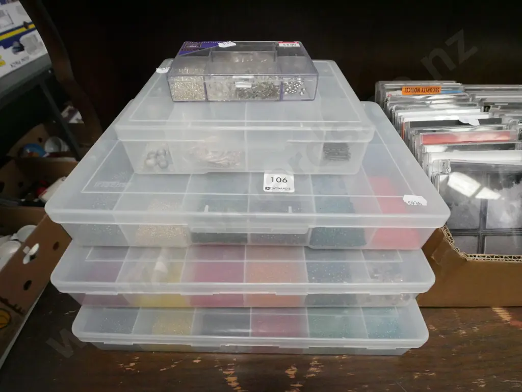 5x plastic organisers of beads Image 1++
