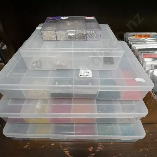 5x plastic organisers of beads