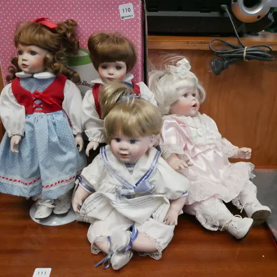 4x porcelain display dolls