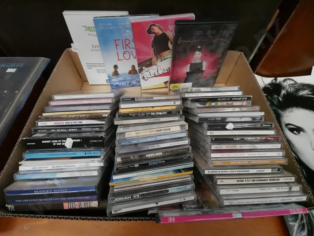 box; DVDs, CDs Image 1++