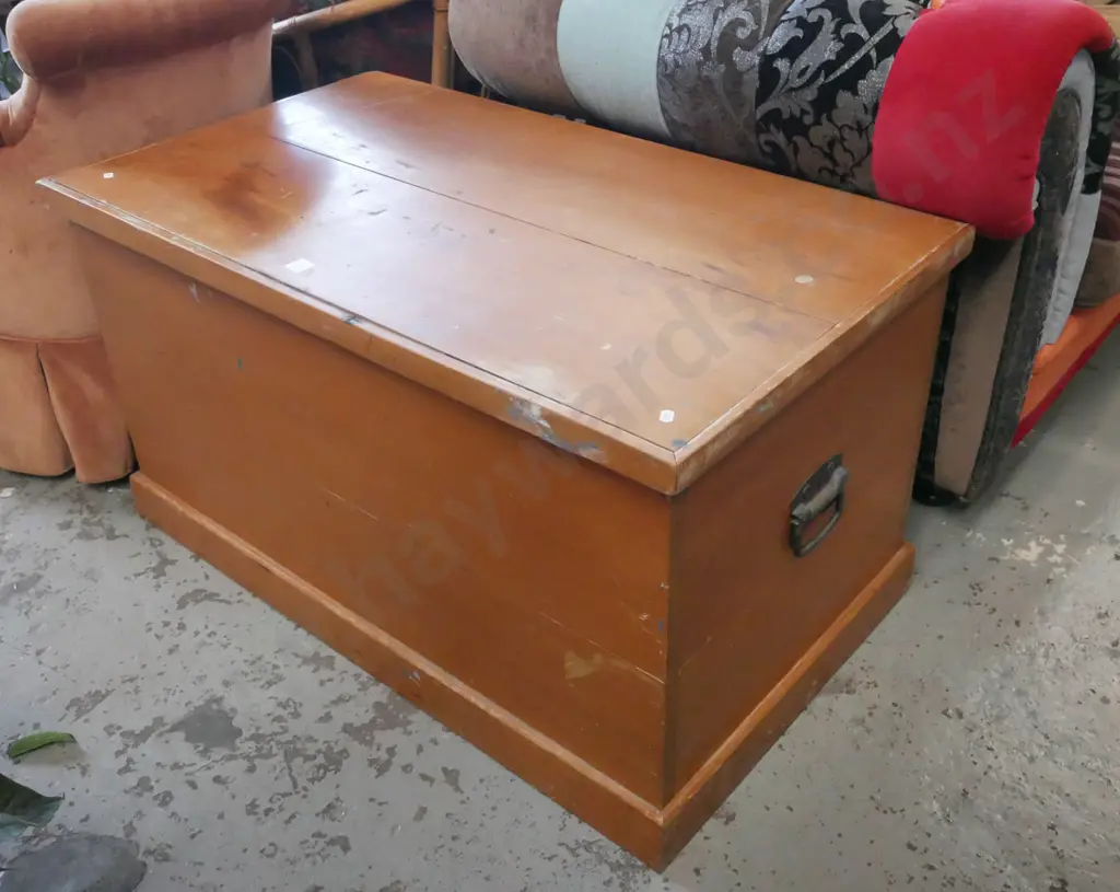 restorer's kauri blanket box H-540 W-980 D-560 Image 1++