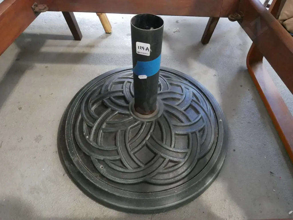 heavy composite umbrella stand  Image 1++