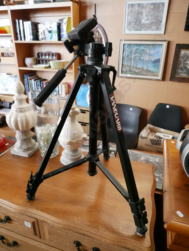 Vanguard tripod Image 1++