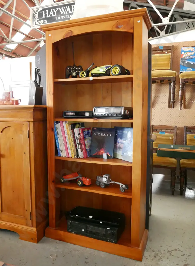 solid pine bookcase H-1800 W-850 D-320 Image 1++