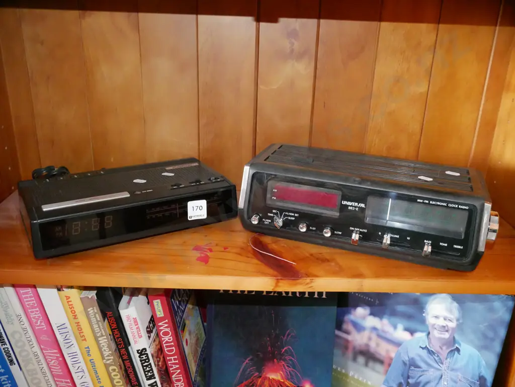 2x retro radio bedside alarm clocks Image 1++