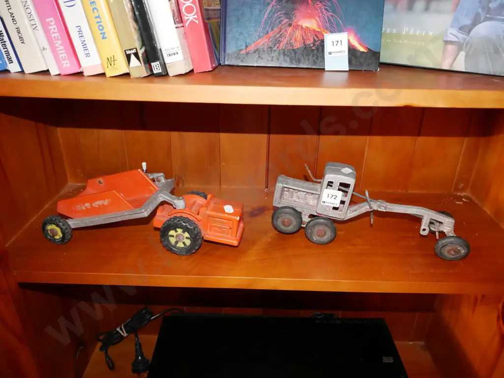 Fun Ho grader and tracotr and trailer unit Image 1++