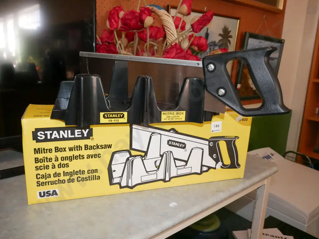 as-new Stanley mitre box and saw Image 1++