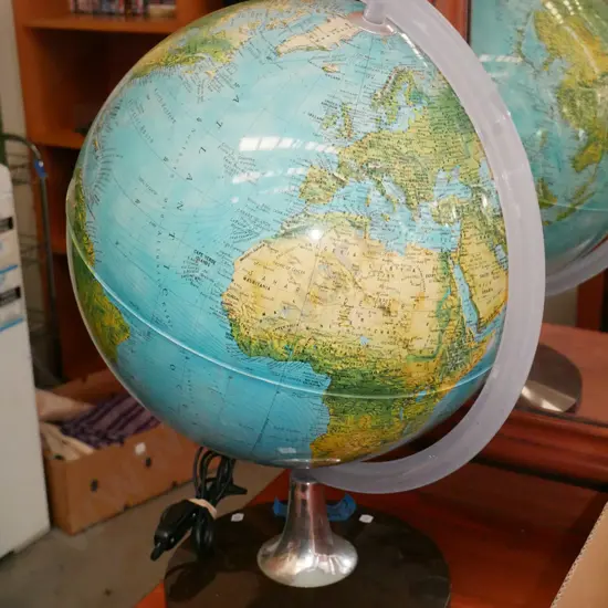 large illuminated globe - power cord cut H-550