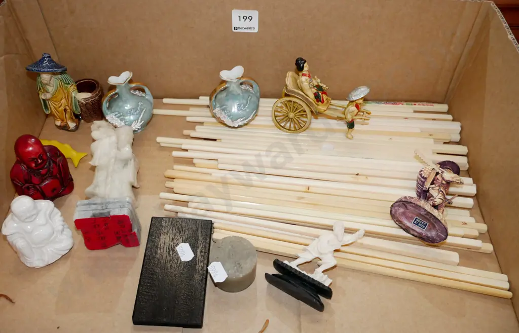 box; Asian figurines, chopsticks Image 1++