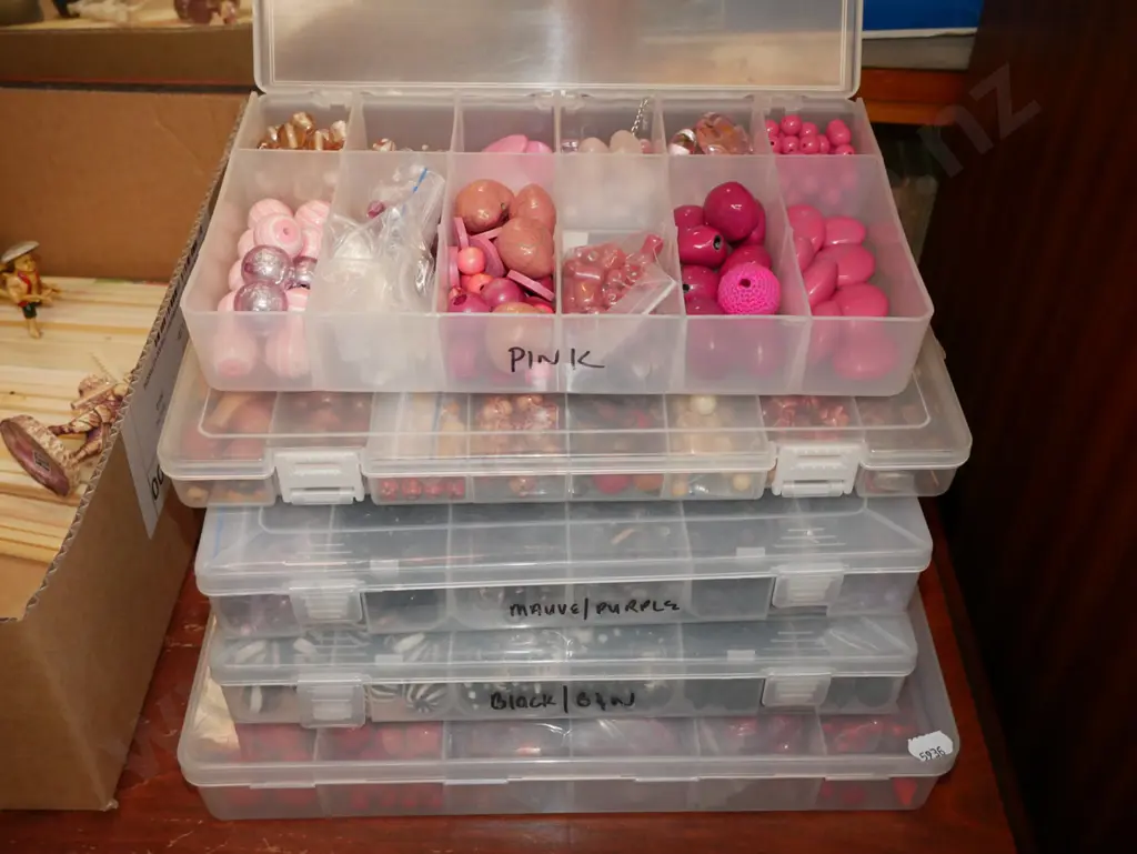 5x containers of beads Image 1++