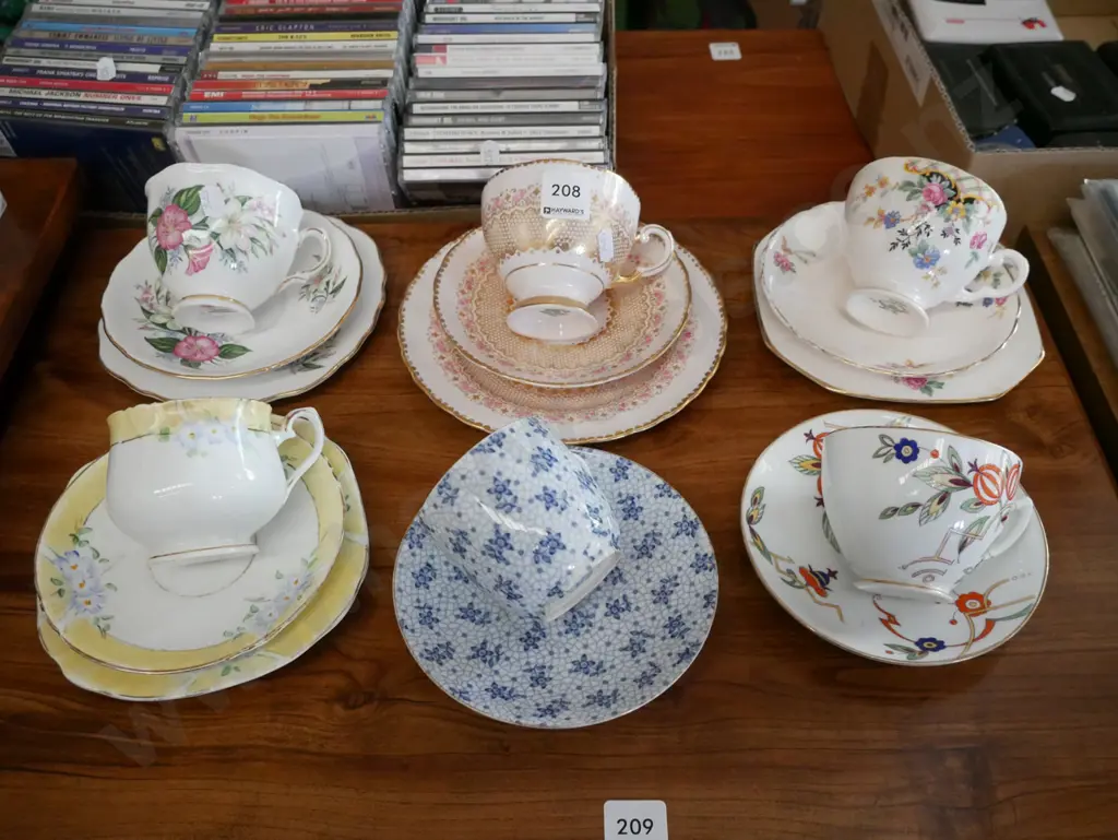 4x trios, 2x cups and saucers Image 1++