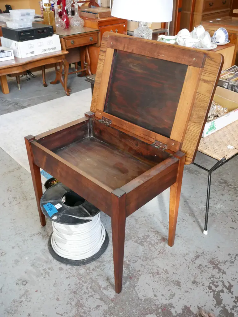 solid oak lift up end table  Image 1++