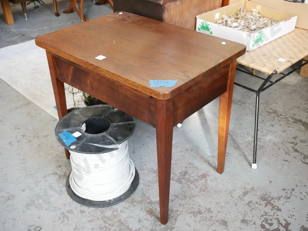 solid oak lift up end table  Image 1++