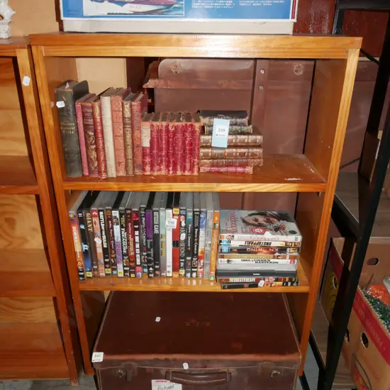 solid pine bookcase H-940 W-600 D-210