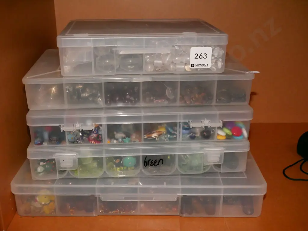 5x plastic organisers of beads Image 1++