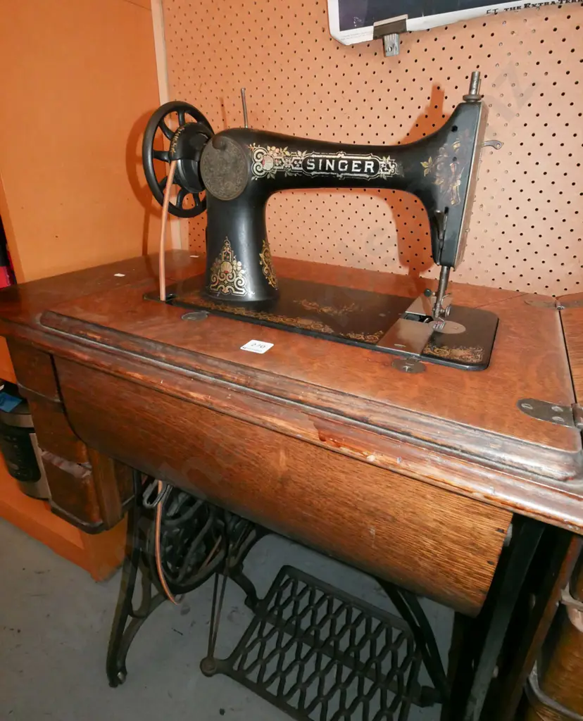 Singer treadle sewing machine Image 1++