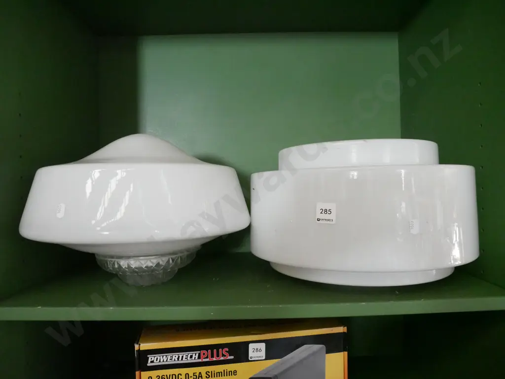 2x retro glass light fittings Image 1++