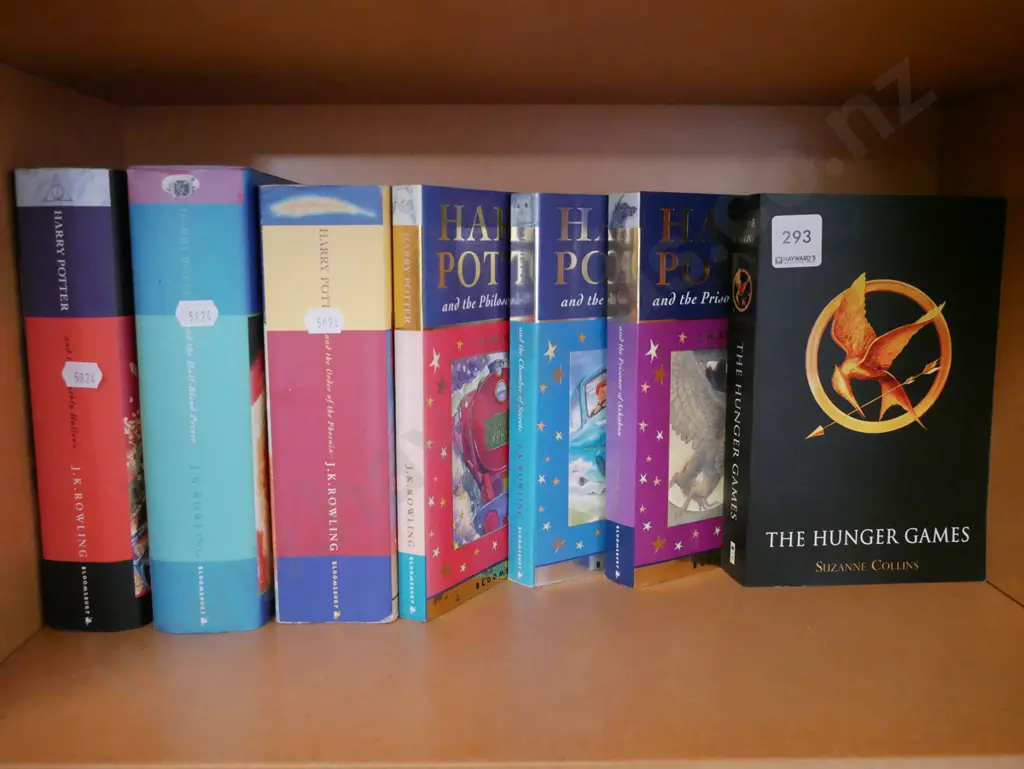 Harry Potter books, Hunger Games book Image 1++