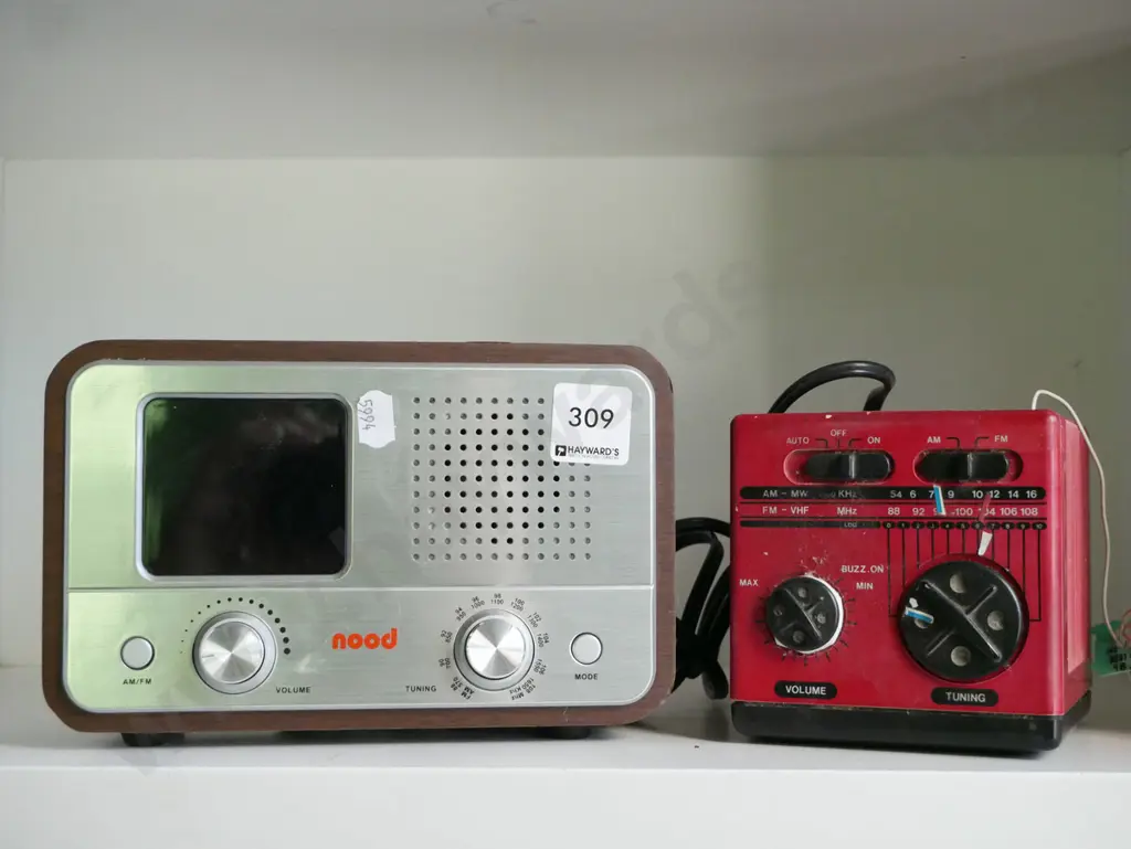 2x mantle radios Image 1++