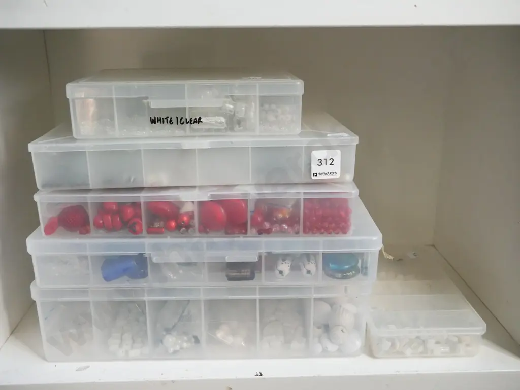 6x plastic organisers of beads Image 1++