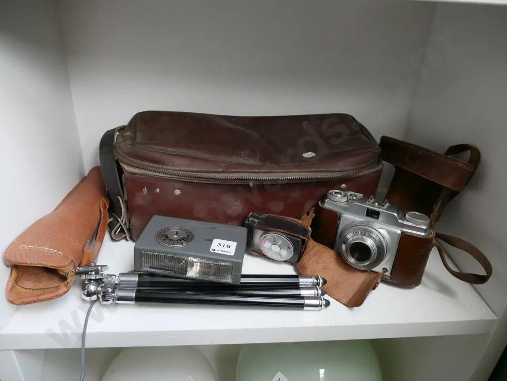 vintage camera, bag, light meter etc Image 1++