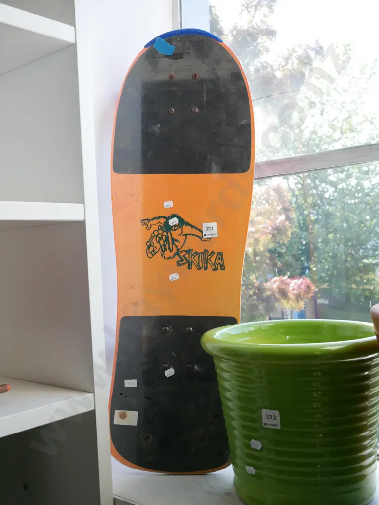 as-new 1980s skateboard Image 1++